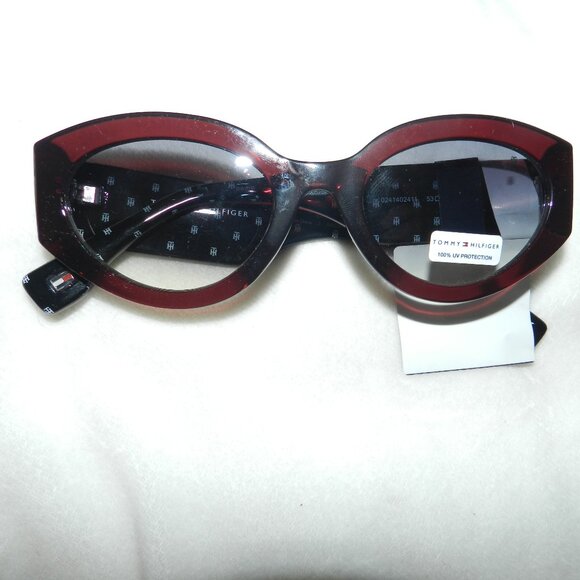 Tommy Hilfiger Logo Frames Women's Cat eye Sunglasses 🆕 📦⌚🏃🏻💨⚡🚚 - Picture 1 of 15
